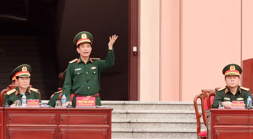 Đại tướng Phan Văn Giang, Đại tướng Nguyễn Trọng Nghĩa, Đại tướng Nguyễn Tân Cương tại buổi thông qua.