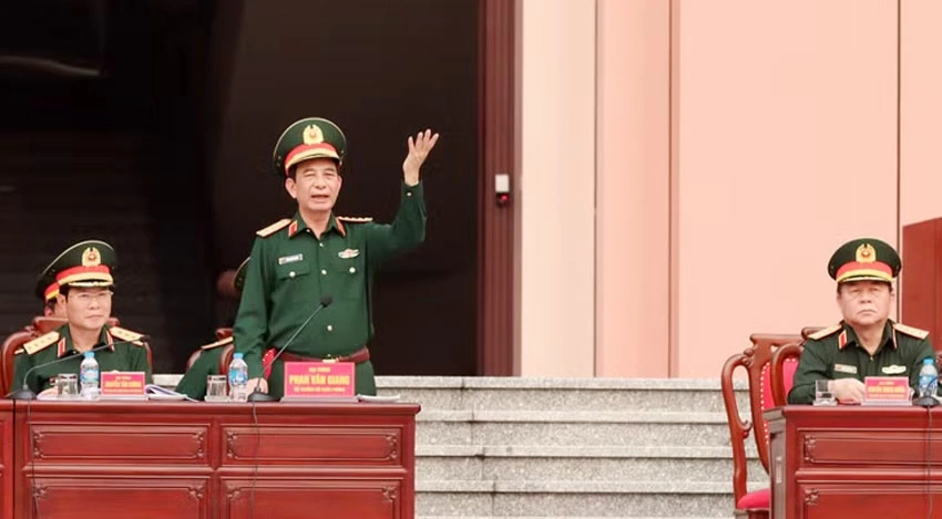 Đại tướng Phan Văn Giang, Đại tướng Nguyễn Trọng Nghĩa, Đại tướng Nguyễn Tân Cương tại buổi thông qua.