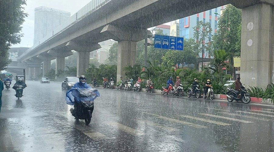Đêm 28 và ngày 29-4, Hà Nội mưa, có nơi mưa to, trời chuyển mát. Ảnh: hanoimoi.com.vn