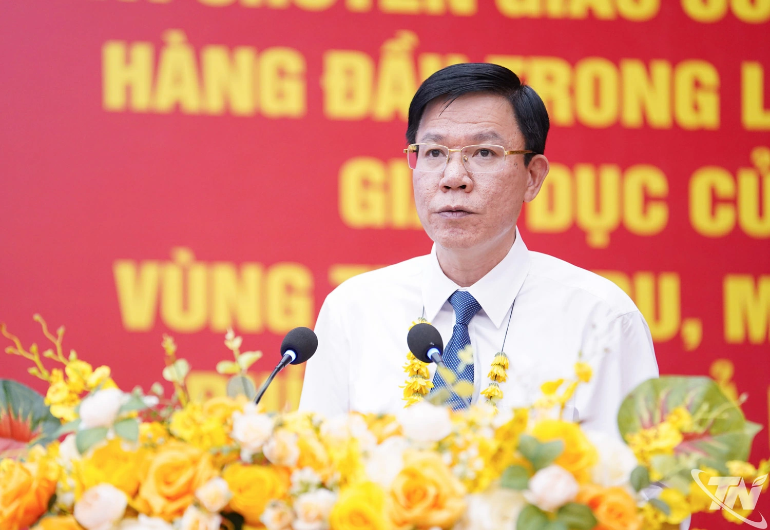 Đồng chí Dương Văn Tiến, Uỷ viên Ban Thường vụ Tỉnh uỷ, Trưởng Ban Tổ chức Tỉnh uỷ, Chủ tịch Hội Hữu nghị Việt Nam – Lào tỉnh Thái Nguyên phát biểu tại buổi gặp mặt.