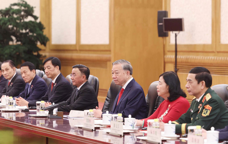 Tổng Bí thư, Chủ tịch nước Tô Lâm và thành viên Đoàn cấp cao Việt Nam tại hội đàm.