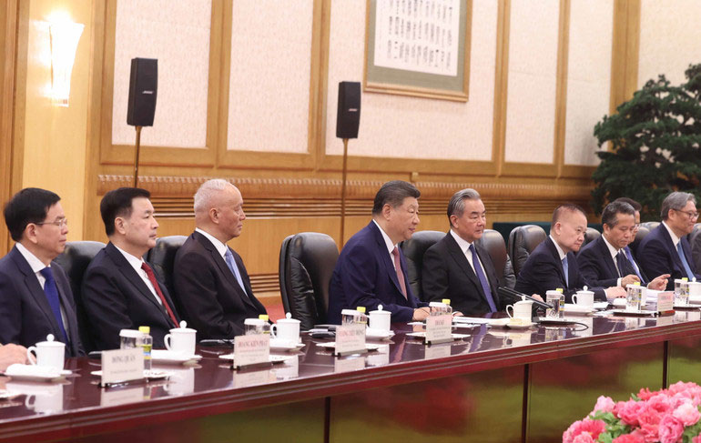 Tổng Bí thư, Chủ tịch nước Trung Quốc Tập Cận Bình và thành viên Đoàn cấp cao Trung Quốc tại hội đàm.