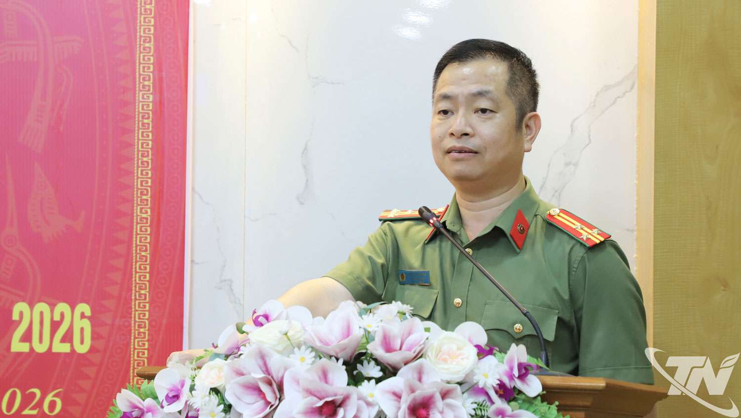 Lãnh đạo Phòng An ninh mạng và Phòng chống tội phạm sử dụng công nghệ cao (Công an tỉnh) truyền đạt tại Hội nghị.