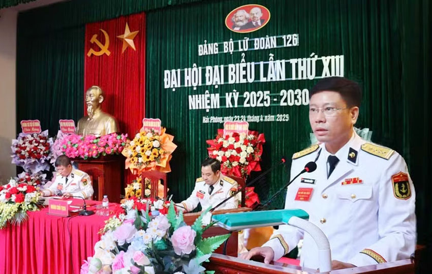 Đại tá Mai Xuân Hưởng, Chính ủy Lữ đoàn khai mạc Đại hội Đại biểu Đảng bộ Lữ đoàn lần thứ XIII, nhiệm kỳ 2025-2030.