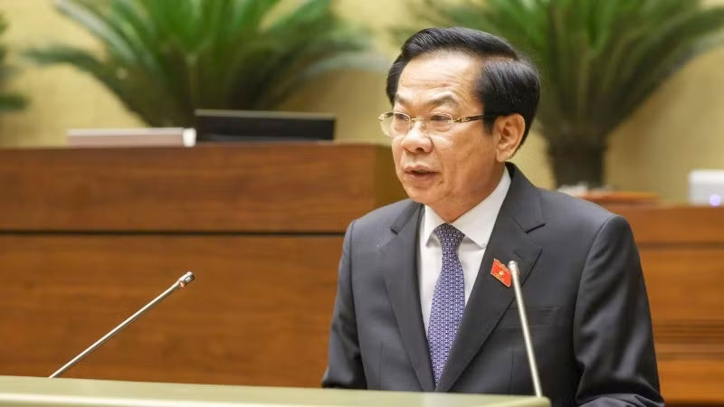 Bộ trưởng Nội vụ Đỗ Thanh Bình trình bày báo cáo tiếp thu, giải trình, chỉnh lý dự thảo Luật sửa đổi, bổ sung một số điều của Luật Thi đua, khen thưởng. (Ảnh: DUY LINH)