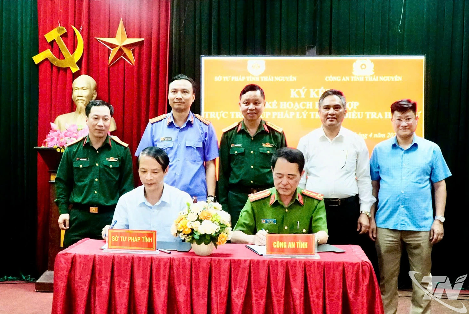 Lãnh đạo Sở Tư pháp ký kết kế hoạch trực trợ giúp pháp lý trong điều tra hình sự tại tỉnh Thái Nguyên.