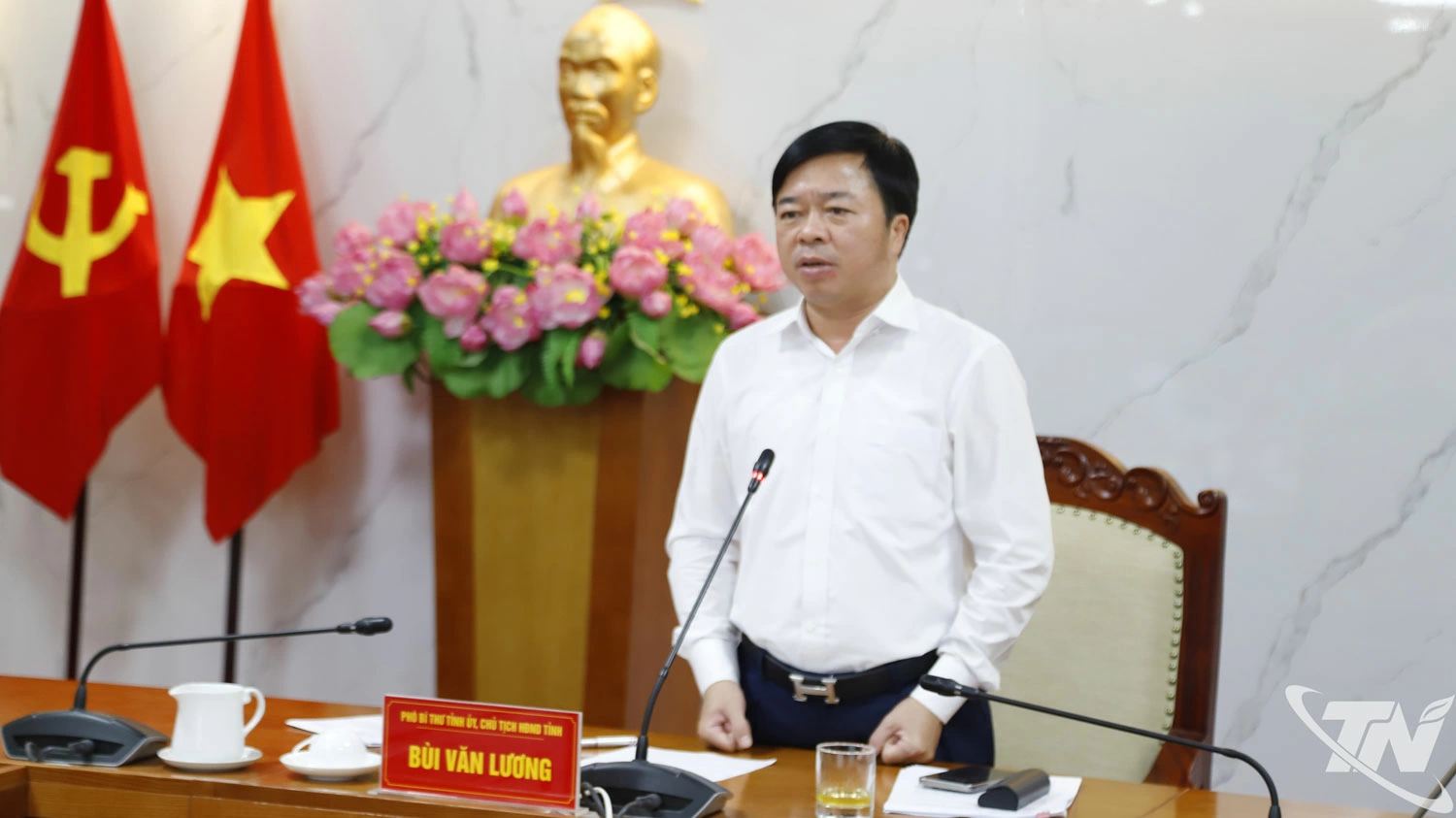 Đồng chí Bùi Văn Lương phát biểu kết luận Phiên họp.