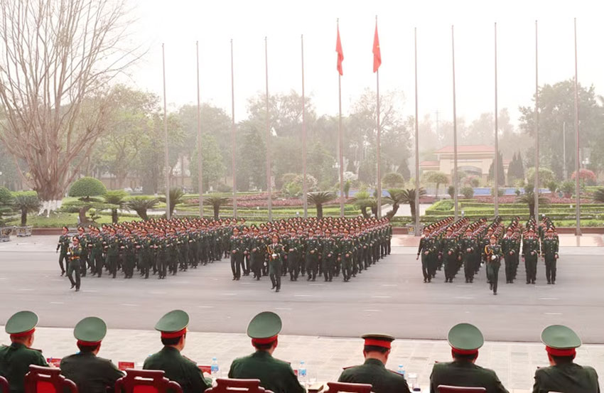 Quang cảnh buổi thông qua.