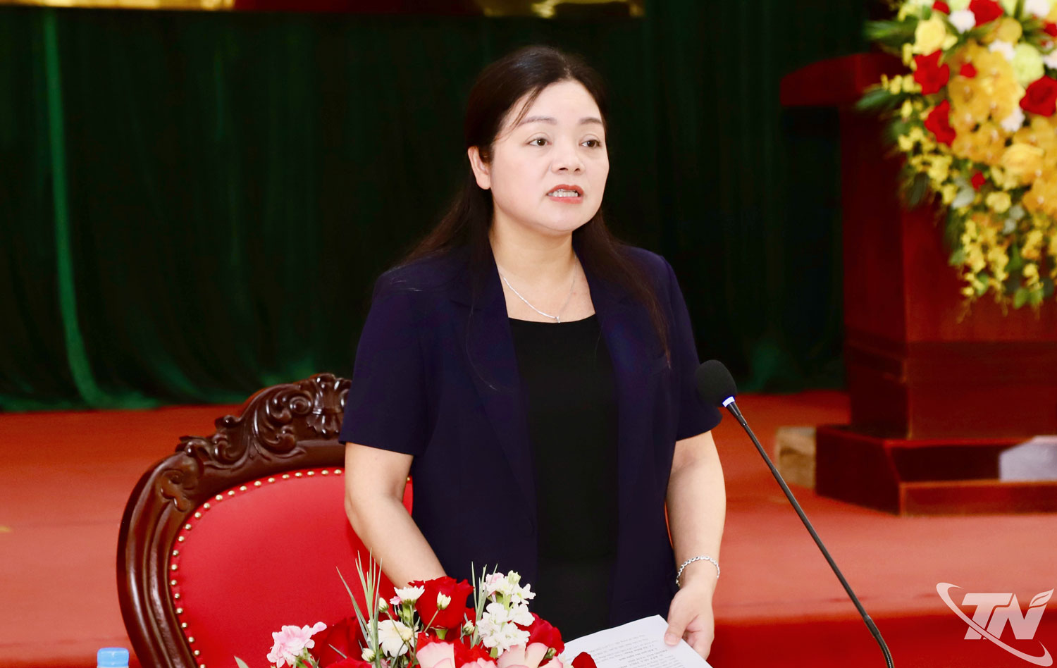 Đồng chí Nguyễn Thị Loan, Phó Chủ UBND tỉnh phát biểu kết luận cuộc họp.