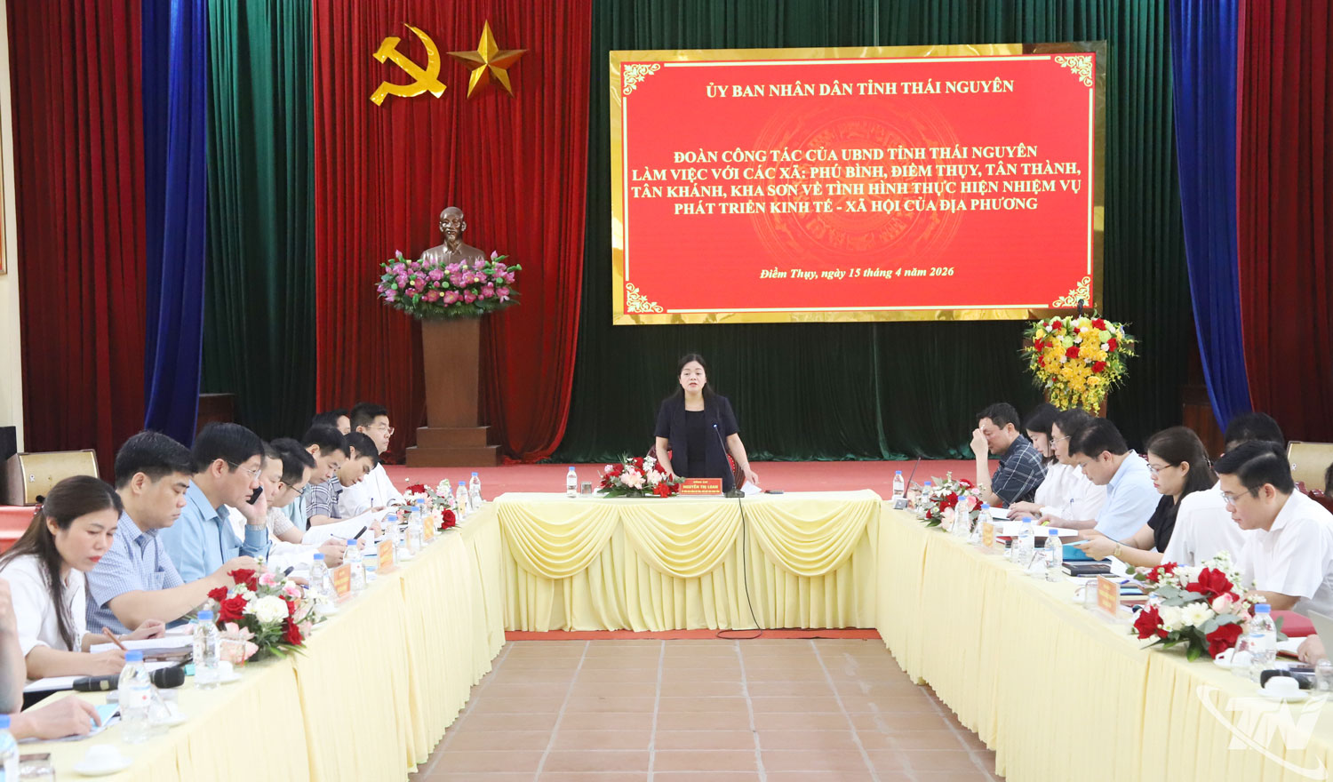 Quang cảnh buổi làm việc.