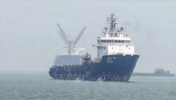 Tàu chở dầu cập cảng Mumbai, Ấn Độ, sau khi di chuyển qua eo biển Hormuz. Ảnh: ANI/TTXVN