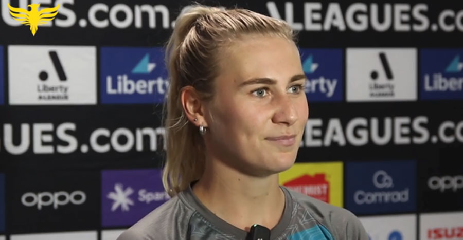 Hậu vệ Lake Rebecca Emily trong màu áo đội tuyển Phoenix.