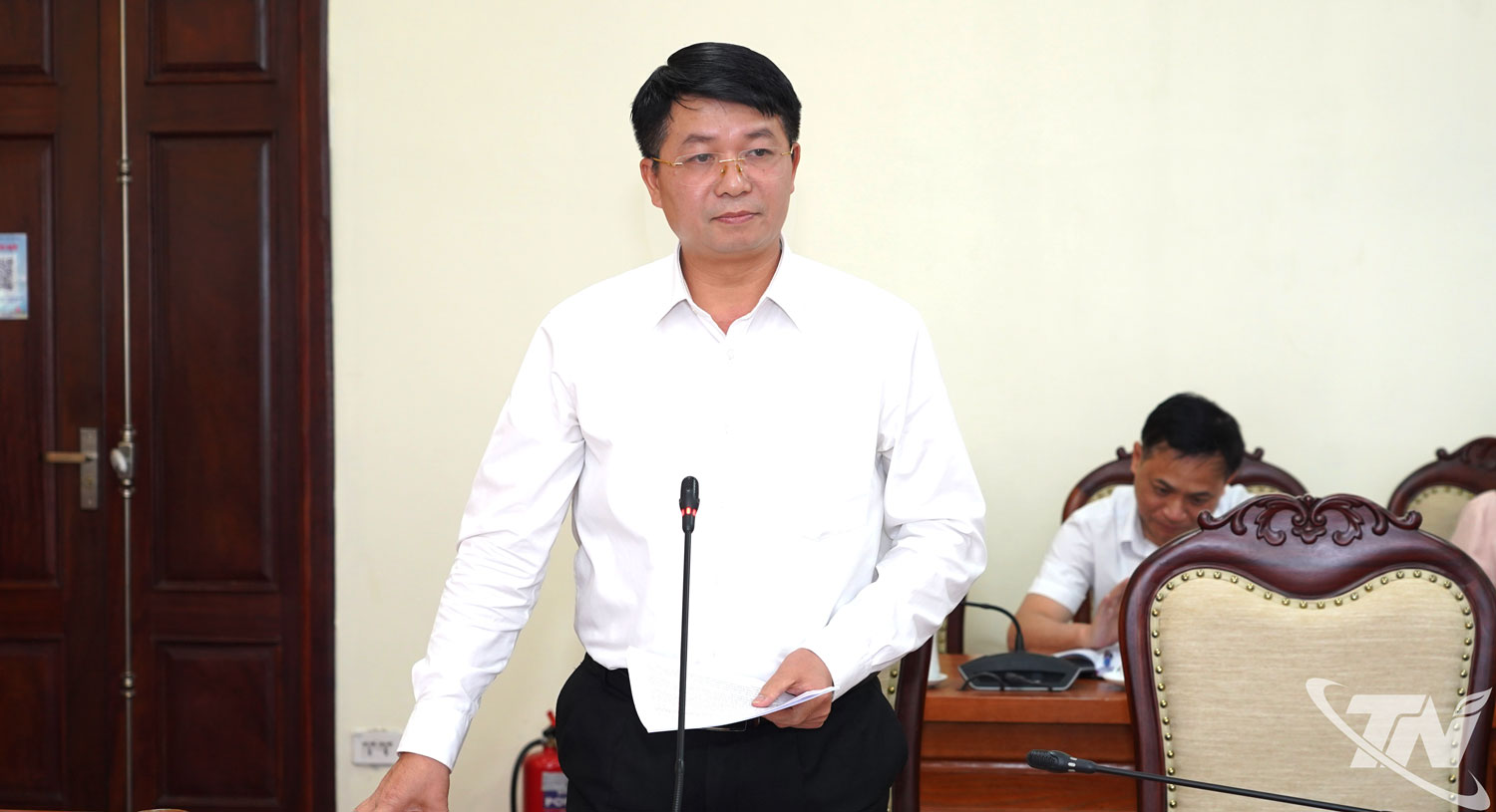 Đồng chí Phó Chủ tịch HĐND tỉnh Đồng Văn Lưu phát biểu tại Hội nghị.