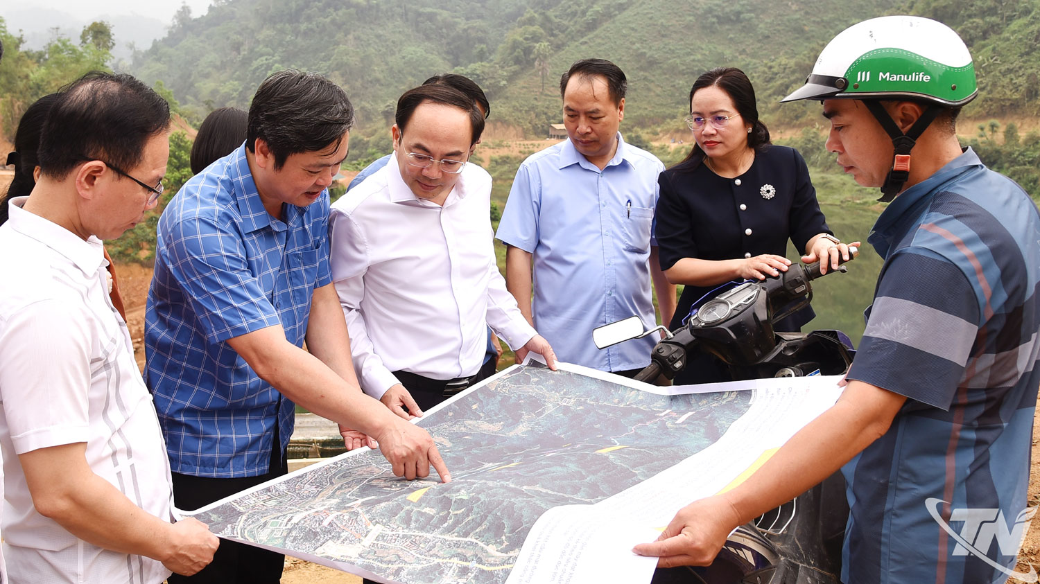 Đoàn công tác thị sát Dự án Đường vào hồ Nặm Cắt tại xã Phong Quang và phường Đức Xuân