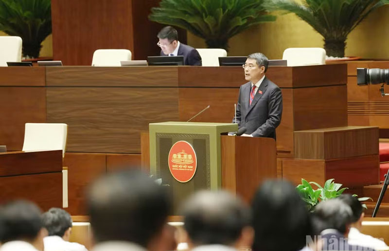 Thủ tướng Chính phủ Lê Minh Hưng trình bày Báo cáo về đánh giá bổ sung kết quả thực hiện kế hoạch phát triển kinh tế-xã hội và ngân sách nhà nước năm 2025; tình hình thực hiện kế hoạch phát triển kinh tế-xã hội và ngân sách nhà nước những tháng đầu năm 2026. (Ảnh: DUY LINH)