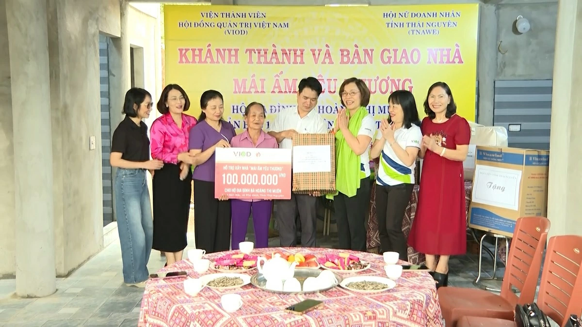 러빙 홈 주택을 인계합니다.