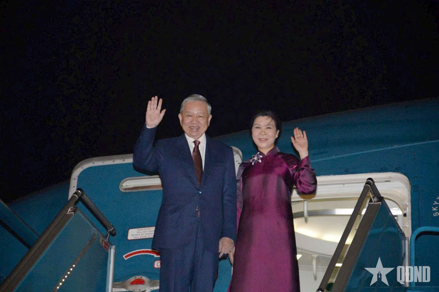 Tổng Bí thư, Chủ tịch nước Tô Lâm và phu nhân rời Thủ đô Hà Nội, lên đường thăm cấp nhà nước đến Trung Quốc. Ảnh: PHẠM KIÊN