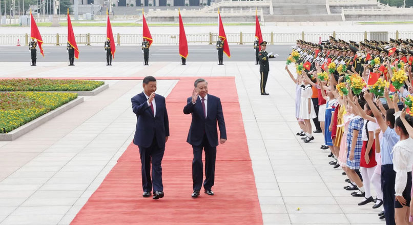 Tổng Bí thư Ban Chấp hành Trung ương Đảng Cộng sản Trung Quốc, Chủ tịch nước Cộng hòa nhân dân Trung Hoa Tập Cận Bình và Phu nhân chủ trì Lễ đón cấp Nhà nước Tổng Bí thư Ban Chấp hành Trung ương Đảng Cộng sản Việt Nam, Chủ tịch nước Cộng hòa xã hội chủ nghĩa Việt Nam Tô Lâm và Phu nhân thăm cấp Nhà nước tới Trung Quốc từ ngày 18 đến 20/8/2024. (Ảnh: TTXVN)