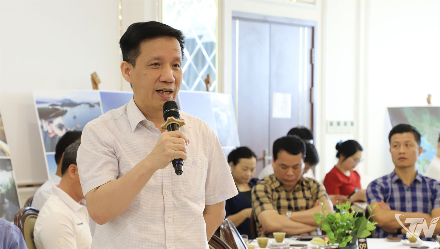 Đại diện lãnh đạo các sở, ngành làm rõ thêm những vấn đề doanh nghiệp quan tâm.