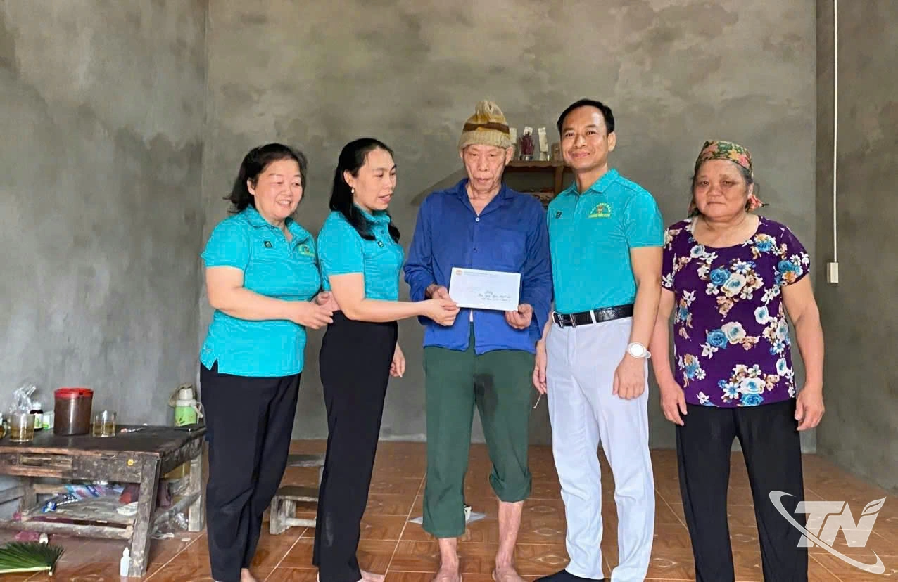 Hội Nông dân phường Bắc Kạn đã tổ chức thăm hỏi, tặng quà cho ông Bàn Văn Báo.