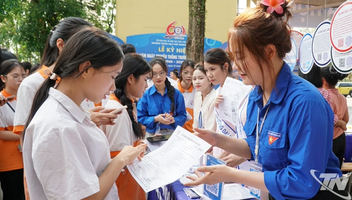 Đại học Khoa học đẩy mạnh tư vấn hướng nghiệp cho học sinh phổ thông