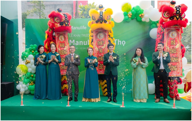 ăn phòng Phú Thọ chính thức được khai trương, trở thành điểm phục vụ khách hàng và là nơi đào tạo, huấn luyện chuyên nghiệp của đội ngũ tư vấn tại địa phương. Ảnh: Nguyên Nguyễn