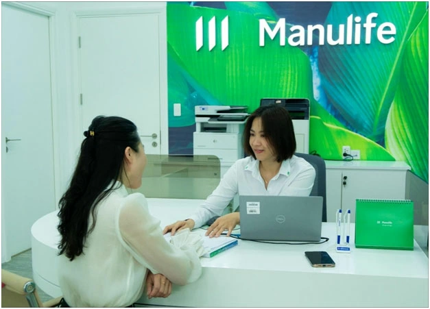 Khách hàng tại địa phương có thể tiếp cận dịch vụ tài chính - bảo hiểm một cách nhanh chóng, thuận tiện. Ảnh: Nguyên Nguyễn