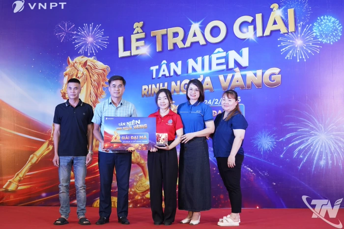 VNPT Thái Nguyên trao thưởng 5 chỉ vàng và 3 iPhone 17 cho khách hàng may mắn