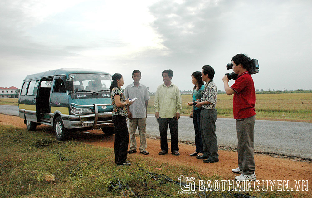 Đoàn làm phim ghi hình tại Vương quốc Campuchia.