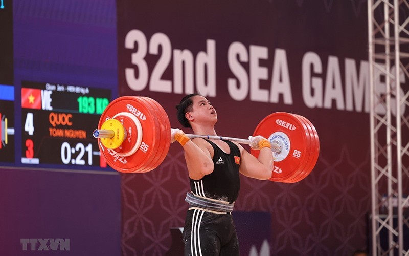 Nguyễn Quốc Toàn phá kỷ lục SEA Games tại môn Cử tạ hạng 89kg Nam. (Ảnh: TTXVN)