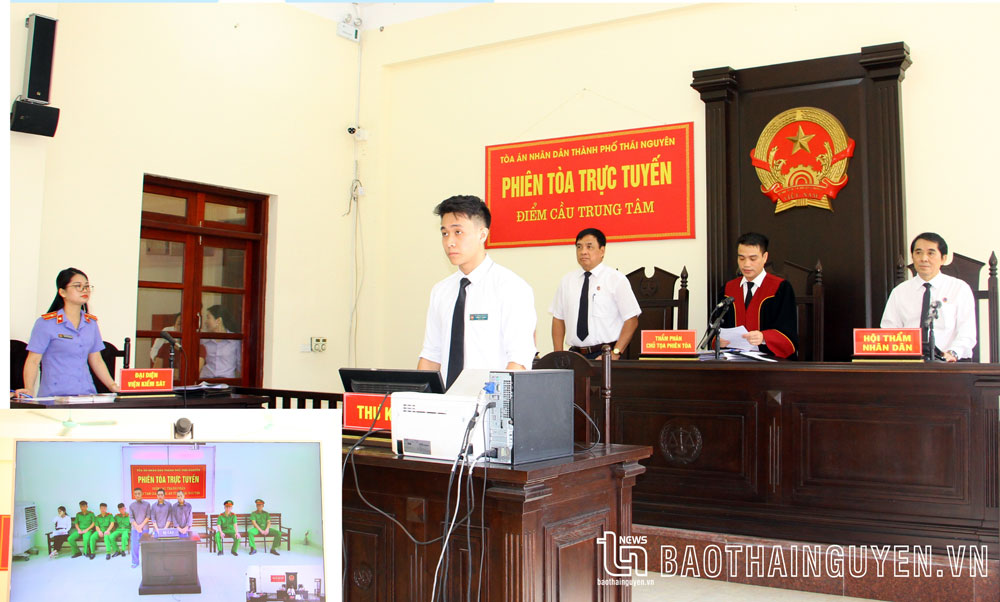 Một phiên tòa xét xử trực tuyến của TAND TP. Thái Nguyên.