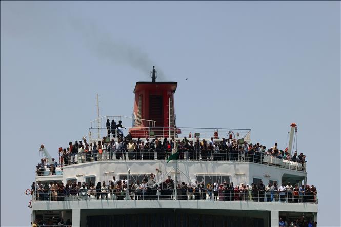 Tàu chở công dân các nước sơ tán khỏi Sudan để đến thành phố Jeddah, Saudi Arabia ngày 29/4/2023. Ảnh: AFP/TTXVN