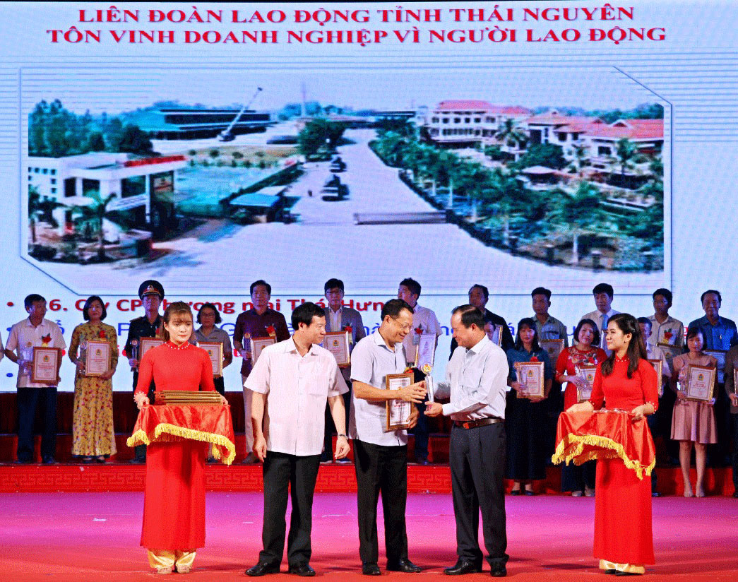 Thái Hưng nhiều năm liên tục được Liên đoàn Lao động tỉnh Thái Nguyên trao tặng danh hiệu “Doanh nghiệp vì người lao động”.
