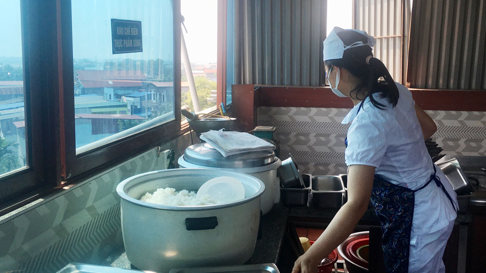 Thông qua công tác kiểm tra, đã nâng cao ý thức cho các trường học tổ chức bếp ăn bán trú trên địa bàn TP. Thái Nguyên đảm bảo các quy định về ATVSTP trong quá trình chế biến thực phẩm. 
