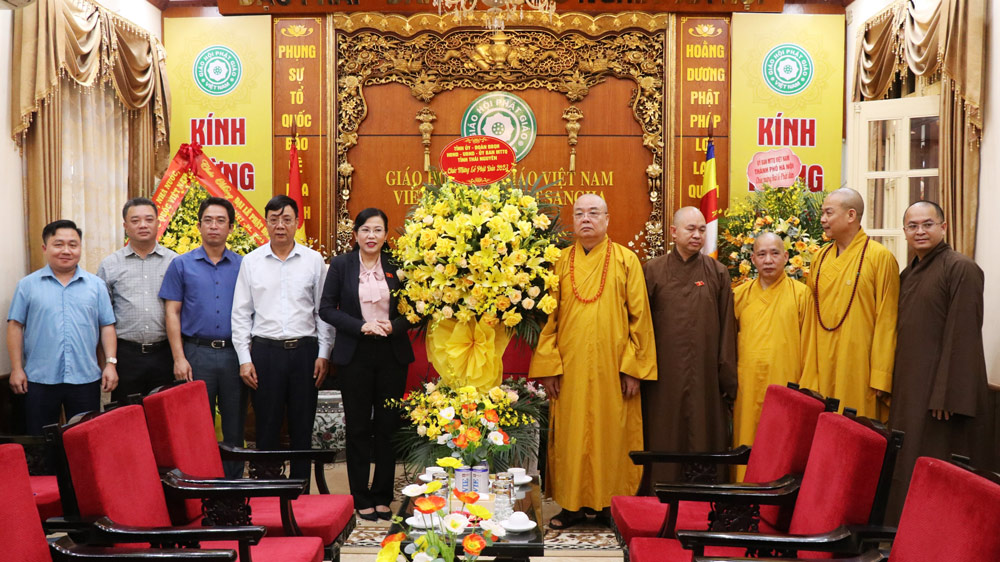 Đoàn đại biểu của tỉnh Thái Nguyên thăm và chúc mừng Hội đồng Trị sự Trung ương Giáo hội Phật giáo Việt Nam nhân dịp Đại lễ Phật đản.