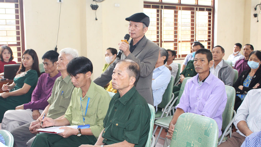 Cử tri thị trấn Giang Tiên phát biểu ý kiến tại Hội nghị.