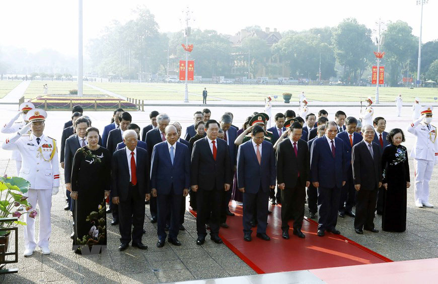 Lãnh đạo Đảng và Nhà nước thành kính tưởng nhớ Chủ tịch Hồ Chí Minh. (Ảnh: An Đăng/TTXVN)