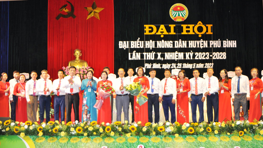 Ban Chấp hành Hội Nông dân huyện Phú Bình khóa X, nhiệm kỳ 2023-2028 ra mắt Đại hội.