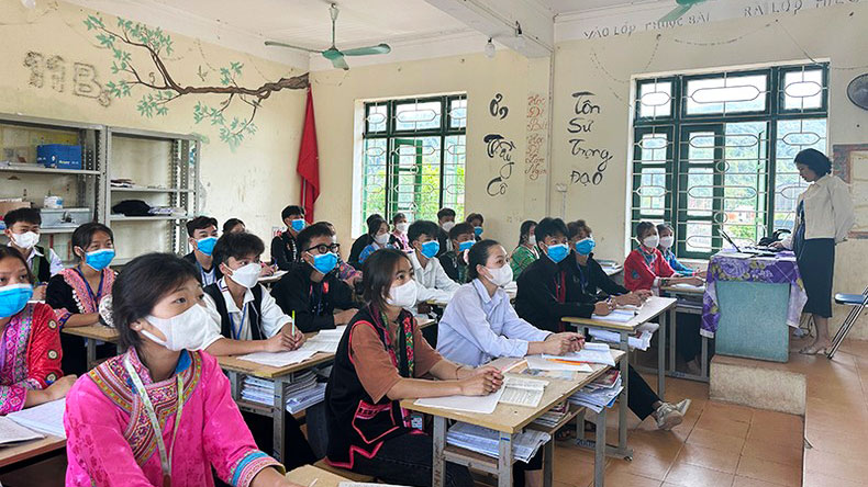 Học sinh Trường phổ thông dân tộc nội trú THPT huyện Mường Nhé (tỉnh Điện Biên) nỗ lực ôn thi.