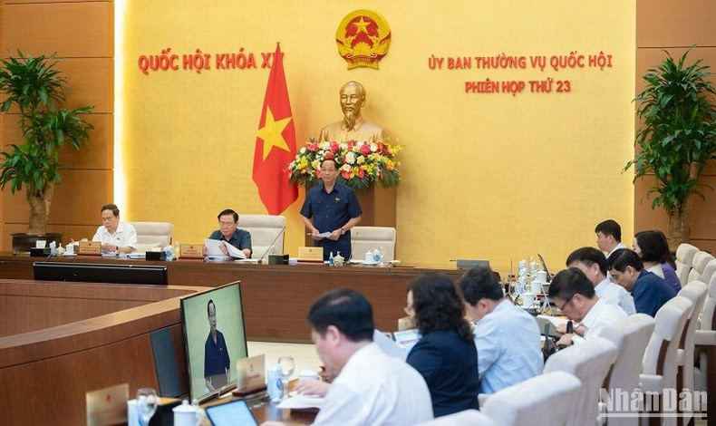 Phó Chủ tịch Quốc hội Trần Quang Phương điều hành nội dung thảo luận. (Ảnh: DUY LINH)