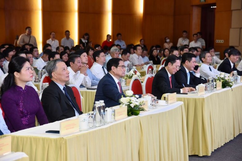 Thủ tướng Phạm Minh Chính và các đại biểu tham dự hội nghị.