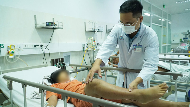 Trẻ bị ngộ độc Botulinum đang điều trị tại Bệnh viện Chợ Rẫy thành phố Hồ Chí Minh