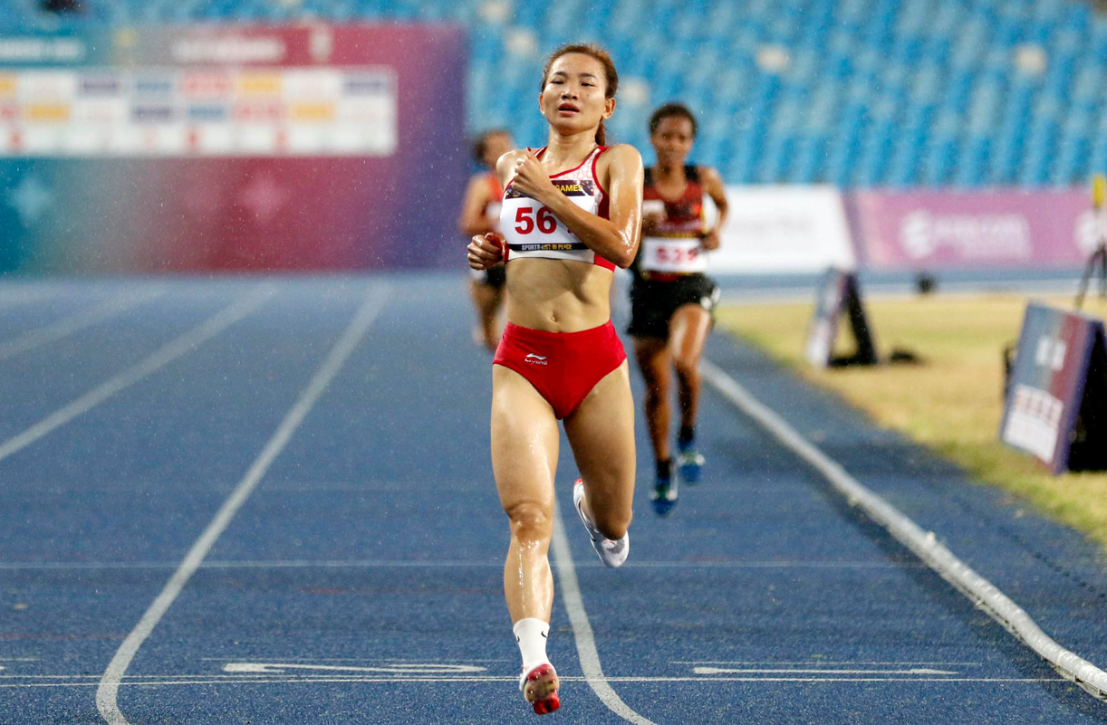 Vận động viên Nguyễn Thị Oanh giành 4 Huy chương vàng cá nhân tại SEA Games 32. Ảnh: Bùi Lượng