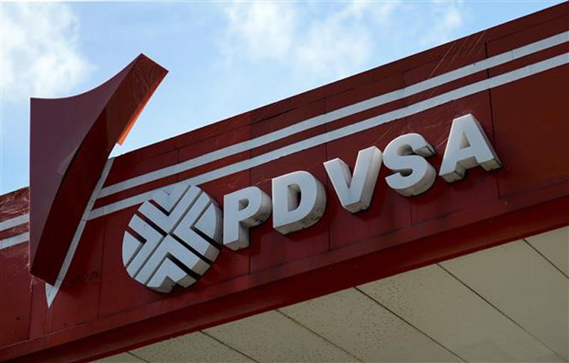 Logo của Tập đoàn Dầu khí quốc gia Venezuela tại Caracas. (Ảnh: AFP/TTXVN)