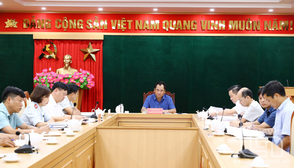 Đồng chí Chủ tịch UBND tỉnh Trịnh Việt Hùng chủ trì buổi tiếp công dân.