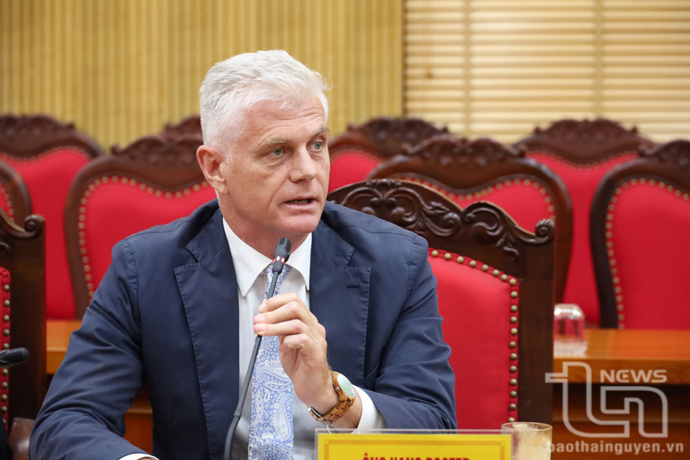 Thai Nguyen leader works with diplomatic agencies, international organizations, and foreign investors