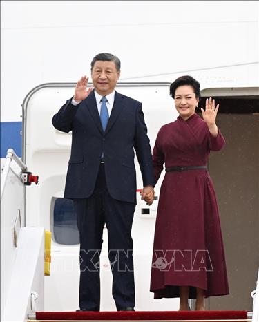 Chủ tịch Trung Quốc Tập Cận Bình cùng phu nhân tới thủ đô Paris (Pháp), chặng dừng chân đầu tiên trong chuyến công du ba nước châu Âu, ngày 5/5/2024. Ảnh: THX/TTXVN