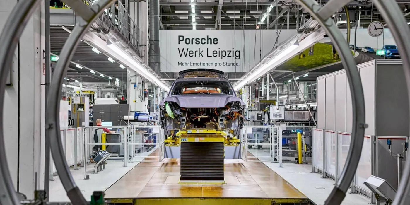 Lắp ráp Macan thuần điện tại nhà máy Porsche ở Leipzig. Ảnh: Porsche