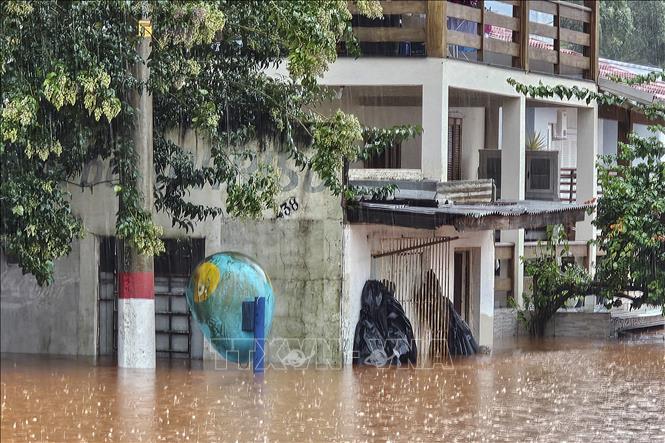 Ngập lụt sau những trận mưa lớn tại Encantado, bang Rio Grande do Sul, Brazil ngày 1/5/2024. Ảnh: AFP/TTXVN