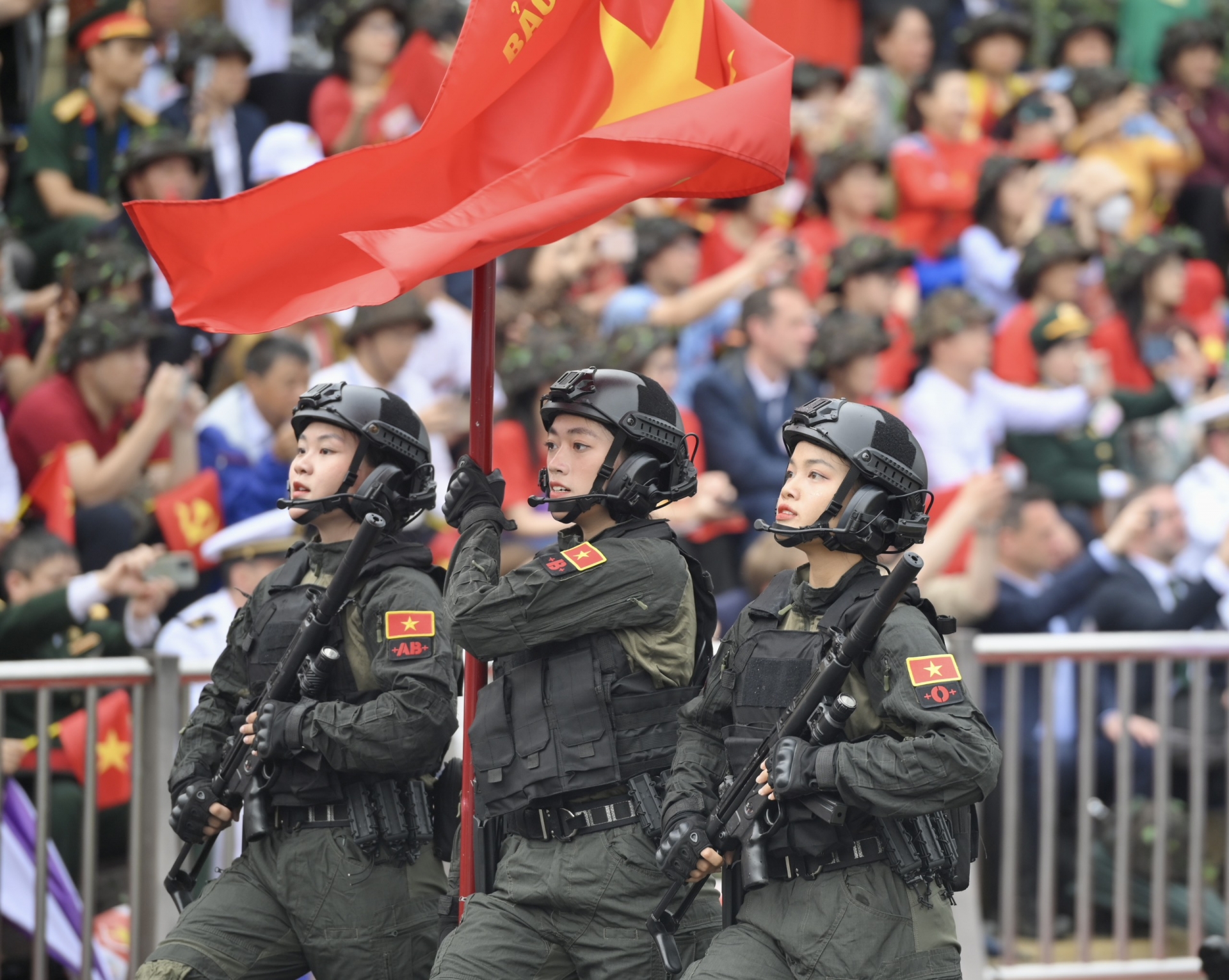 Các nữ Cảnh sát Đặc nhiệm - những “bông hồng thép” kiên cường, mạnh mẽ nhất của lực lượng Công an nhân dân. 